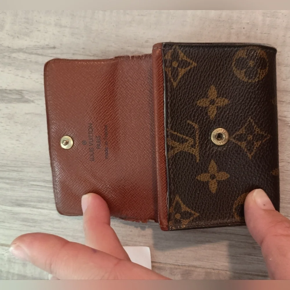 Louis Vuitton elegant louis